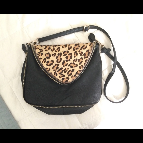 Fold over leopard accent handbag - Picture 3 of 14